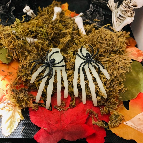 EARRINGS - Picture 3 of 3